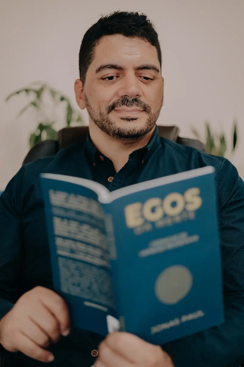 Jonas Paul, hipnoterapeuta no Porto, licenciado em Psicologia